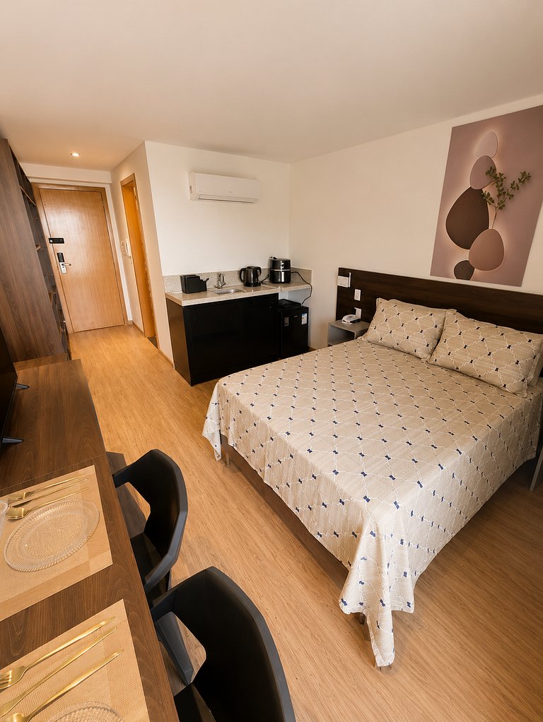 Studio novo  Pro UFJF e Monte Sinai  vaga e ar