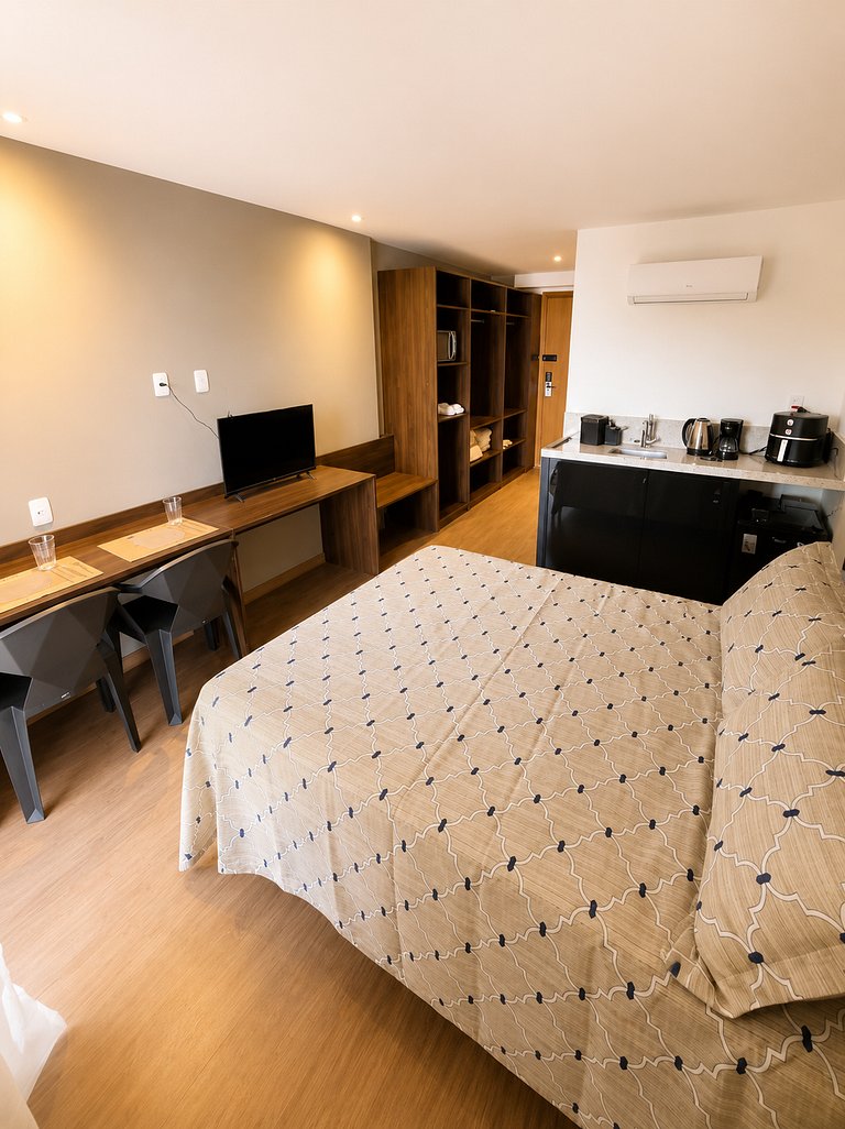 Studio novo  Pro UFJF e Monte Sinai  vaga e ar