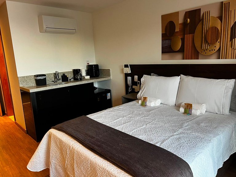 Studio novo  Pro UFJF e Monte Sinai  vaga e ar