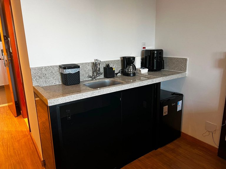 Studio novo  Pro UFJF e Monte Sinai  vaga e ar