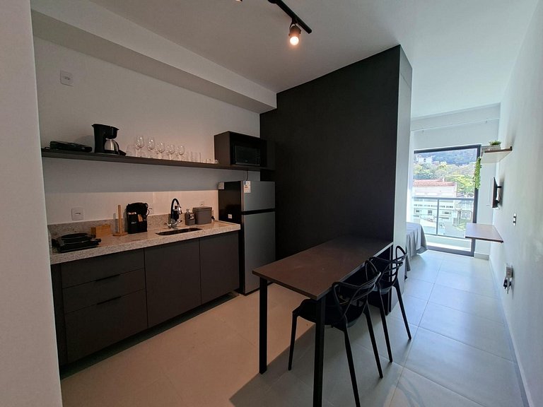 LSA1303| Studio novo Pq Halfeld Varanda Ar Silencioso
